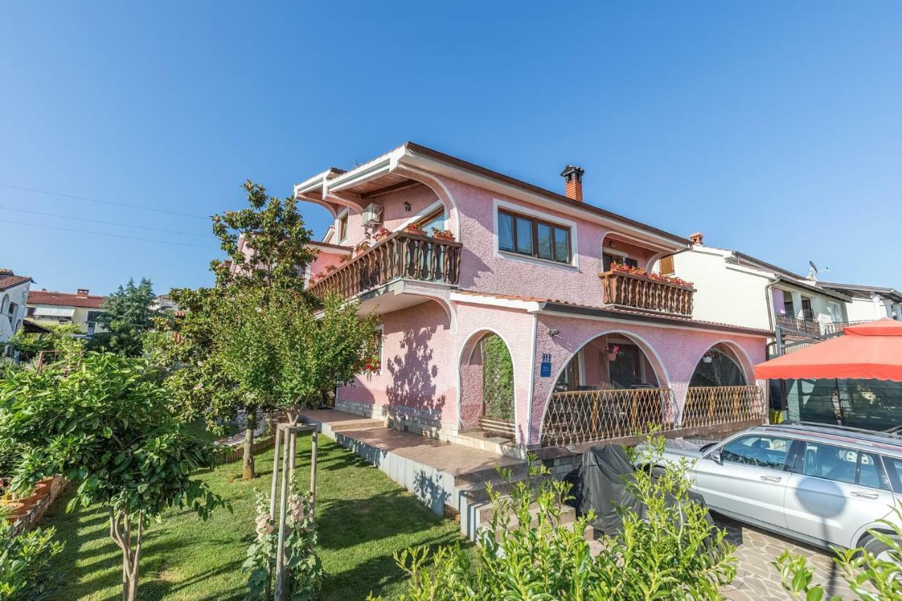 Apartments Darinka Porec Exterior photo